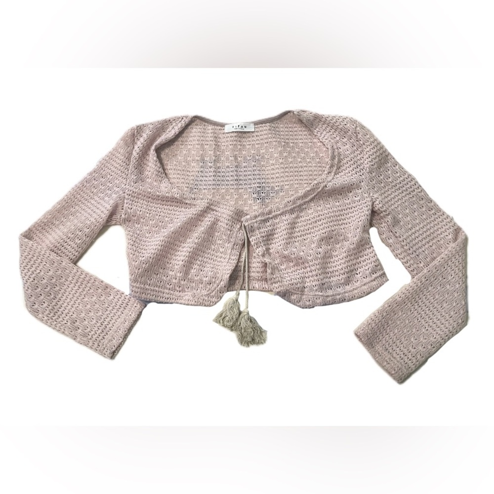 cropped pink cardigan/shrug made in Korea. Size: S